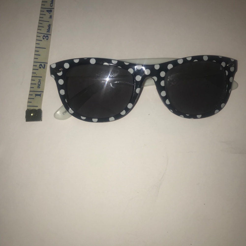 Retro/Vintage Black and White Polka Dot Frame Sunglasses with Black Lenses - Picture 9 of 10